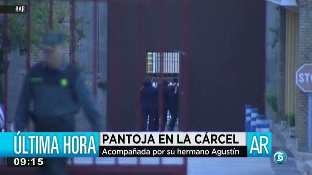 La cantante entró en prisión a las 07:54 de la mañana