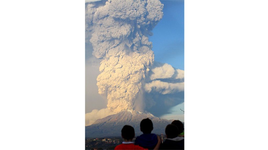 El volcán Calbuco, entra en erupción