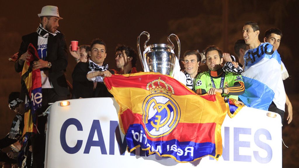 Miles de aficionados esperaron a los jugadores