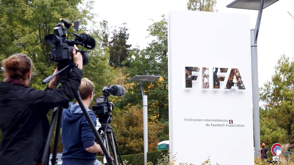 La FIFA, en el punto de mira del mundo del fútbol (08/10/15)