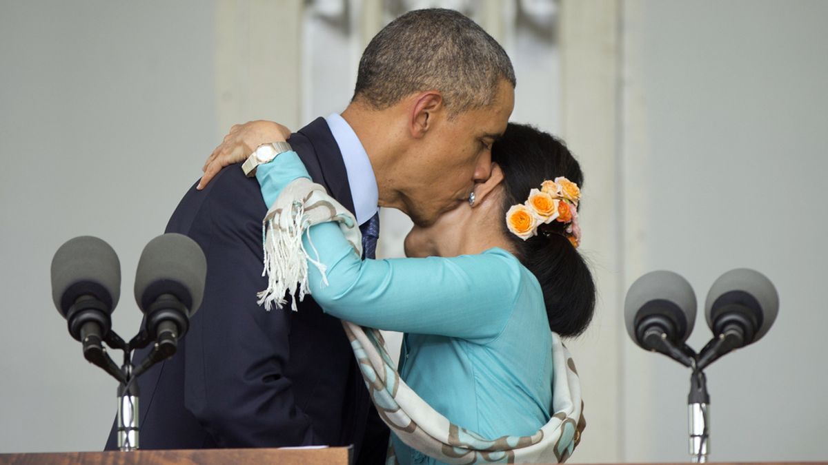 Obama saluda efusivamente a Aung San Suu Kyi