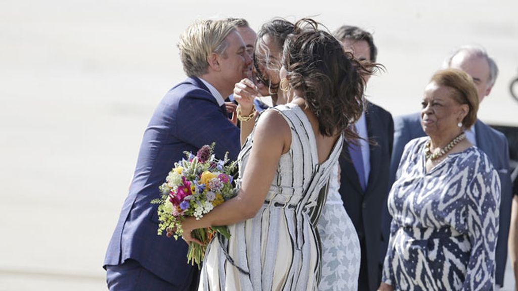 Michelle, Malia, Sasha y Marian en la base de Torrejón de Ardoz