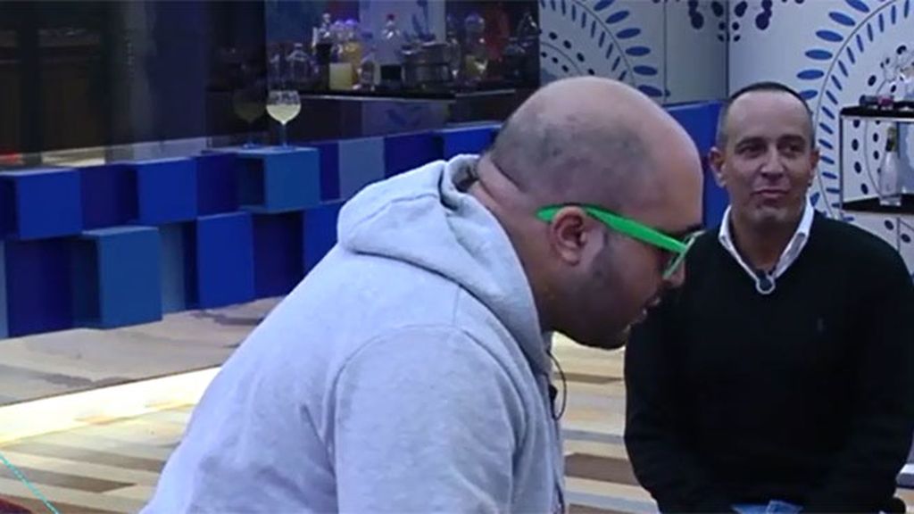 Se arranca a cantar en plena fiesta