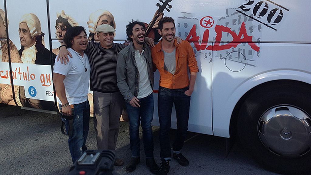 telecinco.es acompaña a los actores de 'Aída' al festival de Vitoria