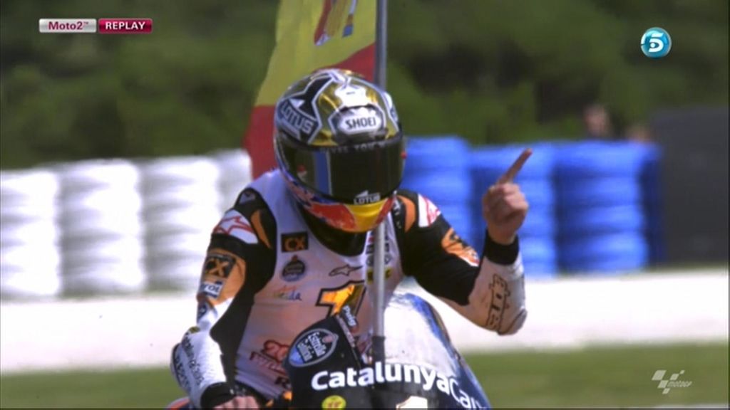 Marc Márquez pasea la bandera española en Phillip Island