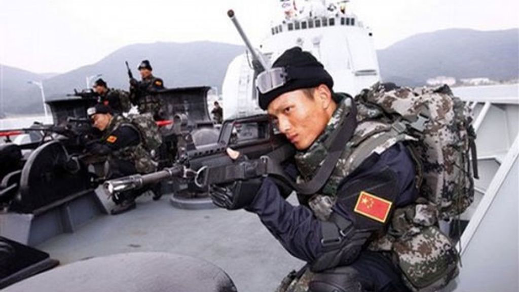 China declara la guerra a los piratas somalíes