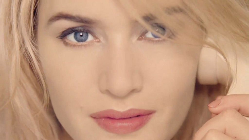 Kate Winslet se pinta los labios y se quita la ropa para Mario Testino