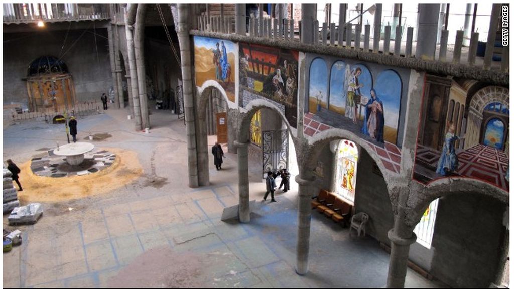 Palacios de basura,espectaculares casas construidas a partir de chatarra