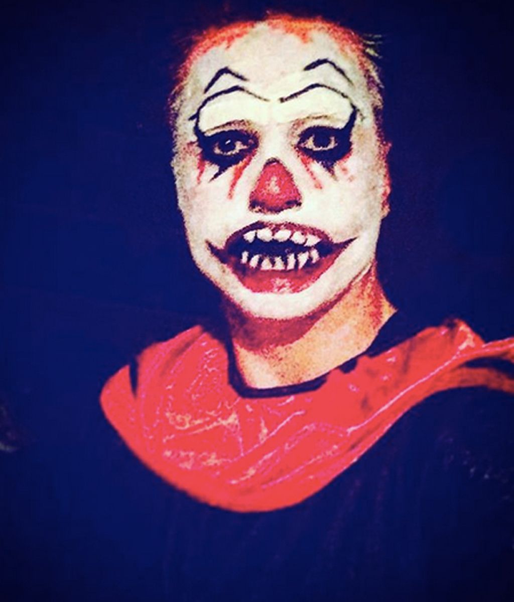 David Bustamante, acongojante e irreconocible payaso