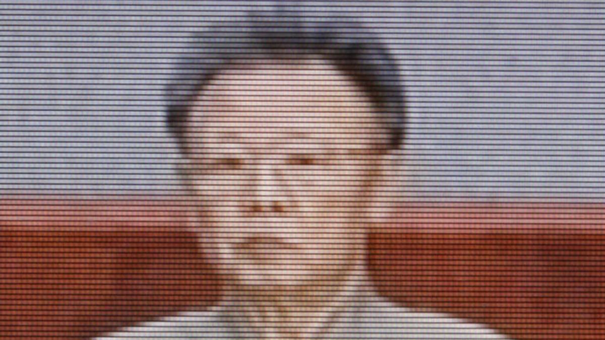 El líder norcoreano, Kim Jong-il, reelegido como máximo responsable militar