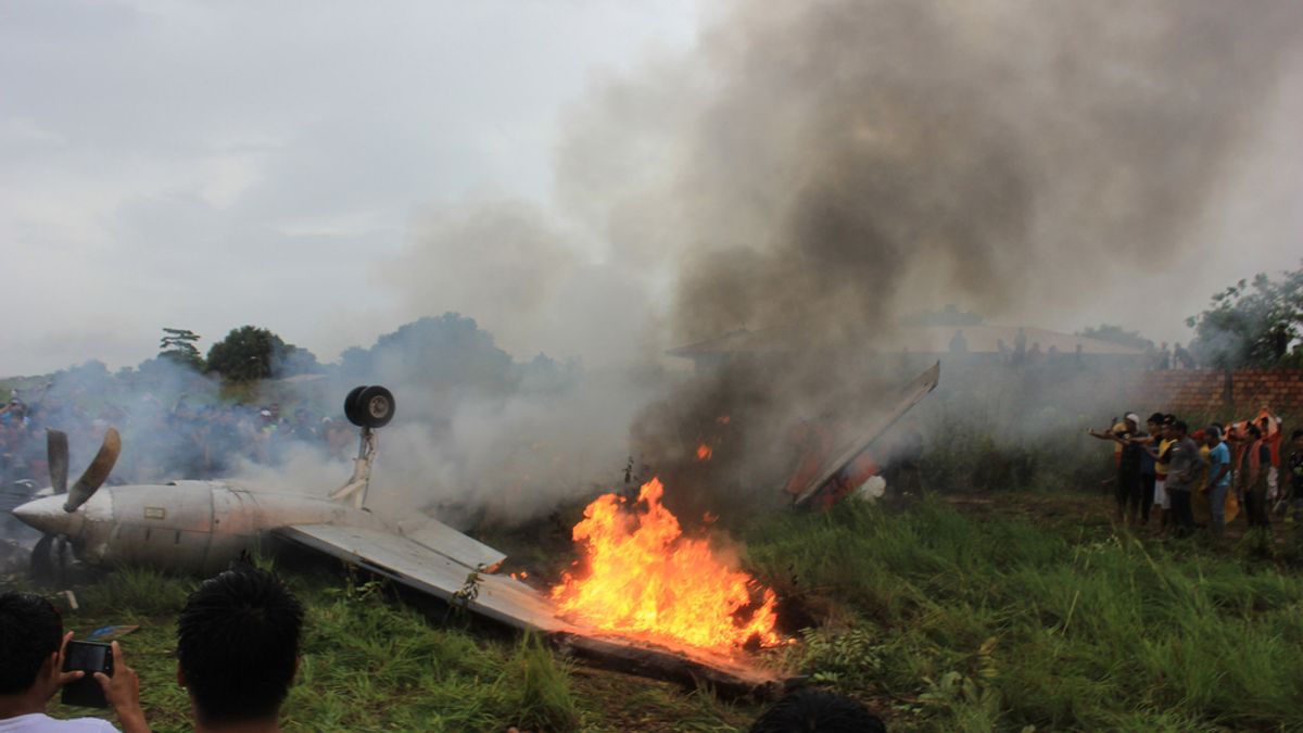 Mueren ocho personas al estrellarse una avioneta en Bolivia