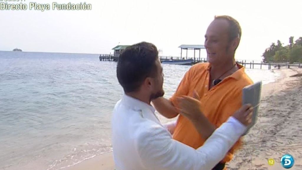 Pascual sorprende a Nacho con su libro