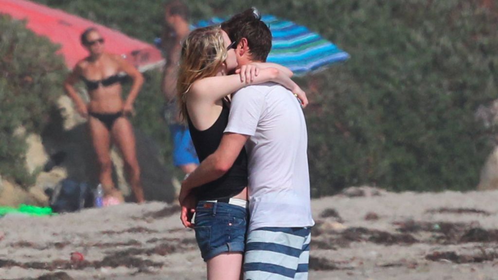 Emma Stone y su 'spiderman' desatan su pasión en Malibú