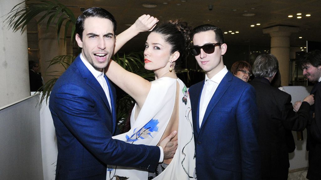 Posando con Juana Acosta con nuestros impecables trajes de García Madrid