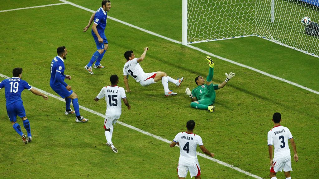 Con el tiempo cumplido, Sokratis anotó el gol del empate