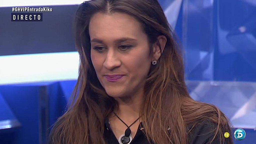 Kiko rompe el hielo y le da dos besos