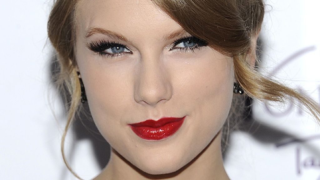 Las pestañas postizas, indispensables para Taylor Swift