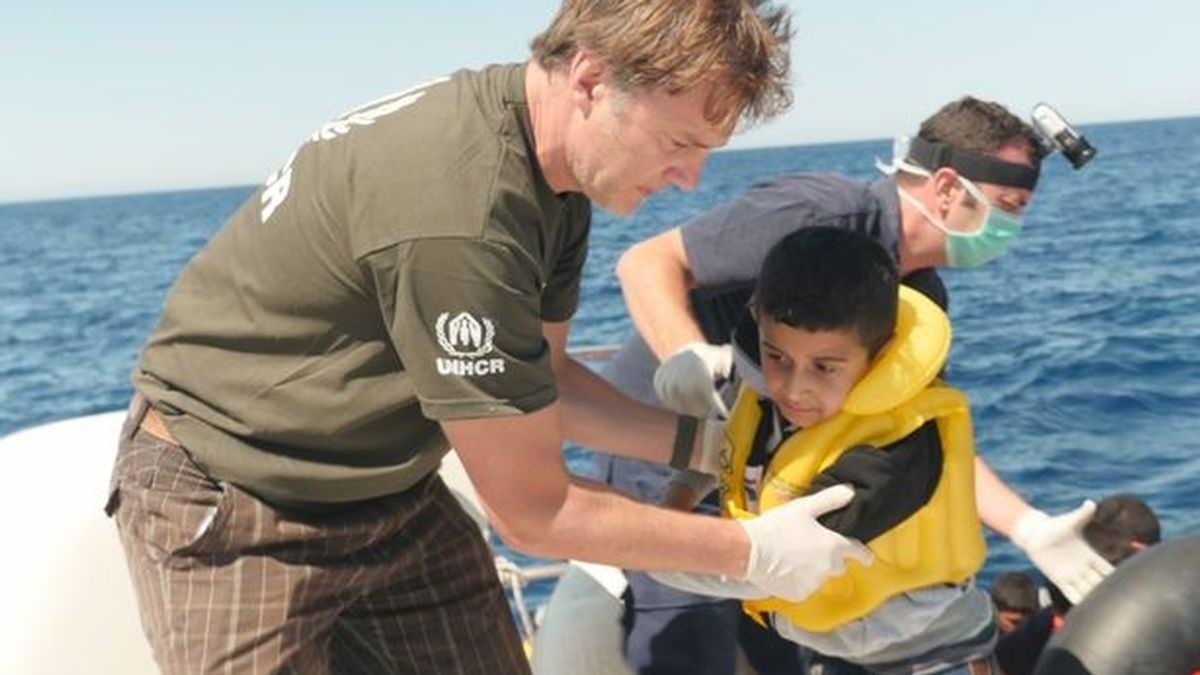 David Morrissey, actor de The Walking Dead, ayuda al rescate de un niño sirio