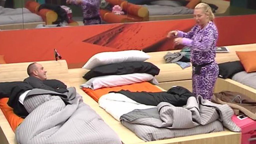 Luce un pijama con estampado animal