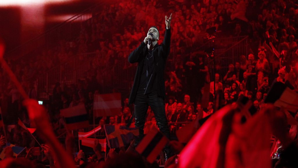 El cantante Andras Kallay Saunders representando Hungría