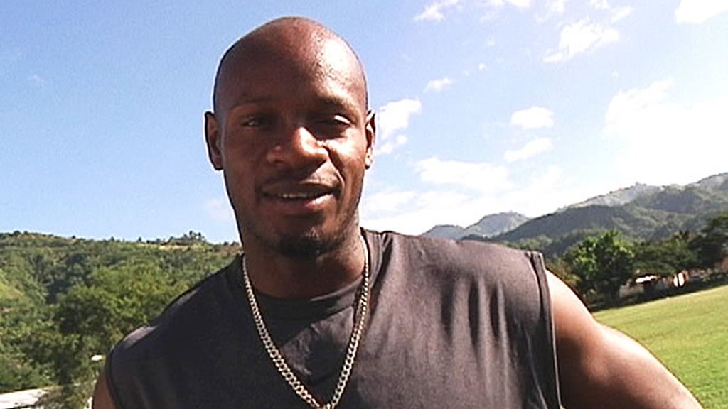 Asafa Powell, primer jamaicano en conseguir la plusmarca mundial en cien metros lisos