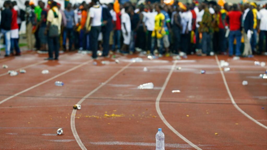 La peor cara de la Copa de África, el ataque de hinchas de Guinea a los de Ghana