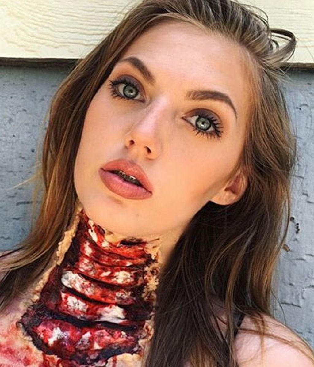 Tiffany Baze  consigue de forma autodidacta looks escalofriantes