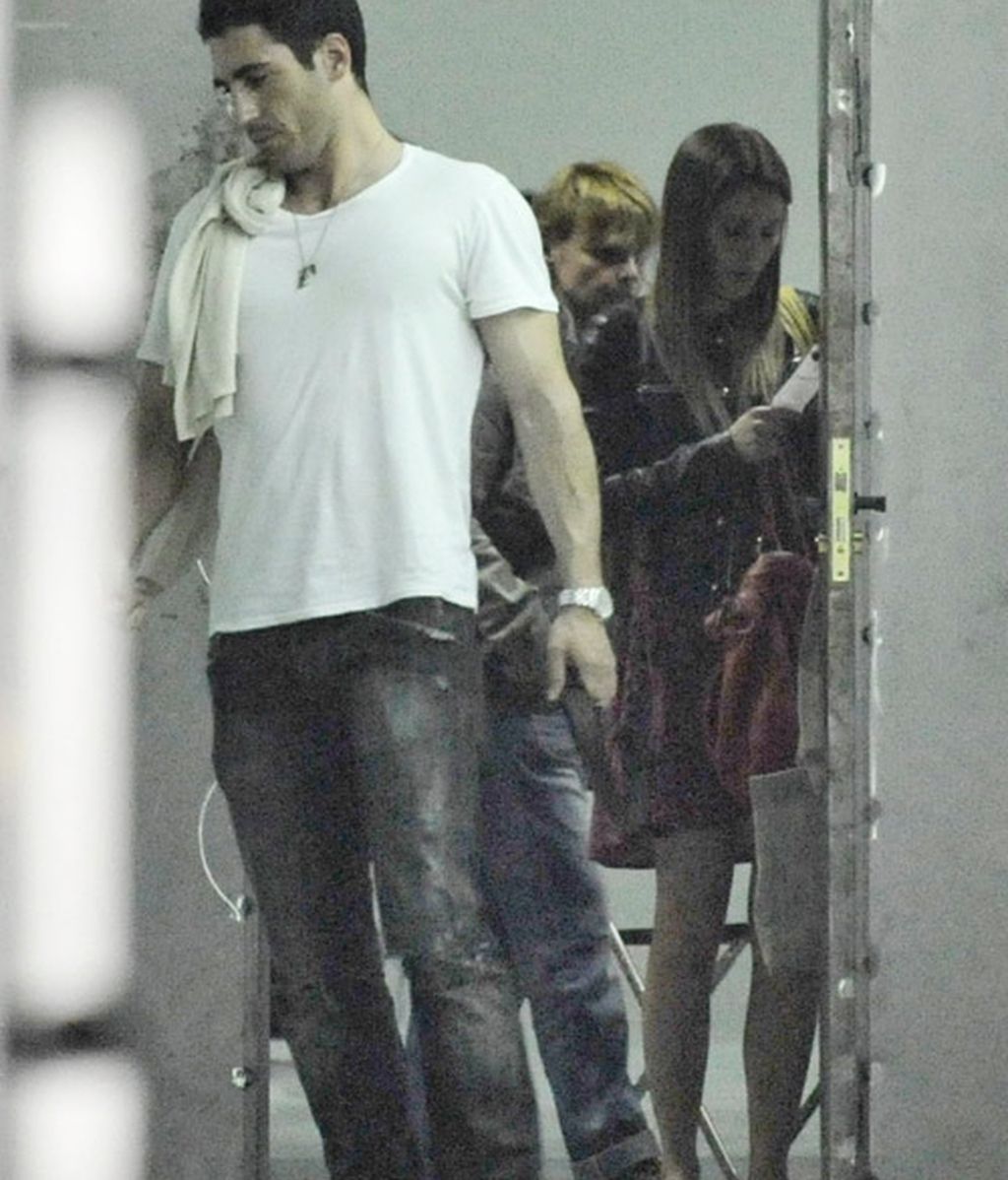 Miguel Ángel Silvestre pasa su cumple con Blanca Suárez... ¡currando!