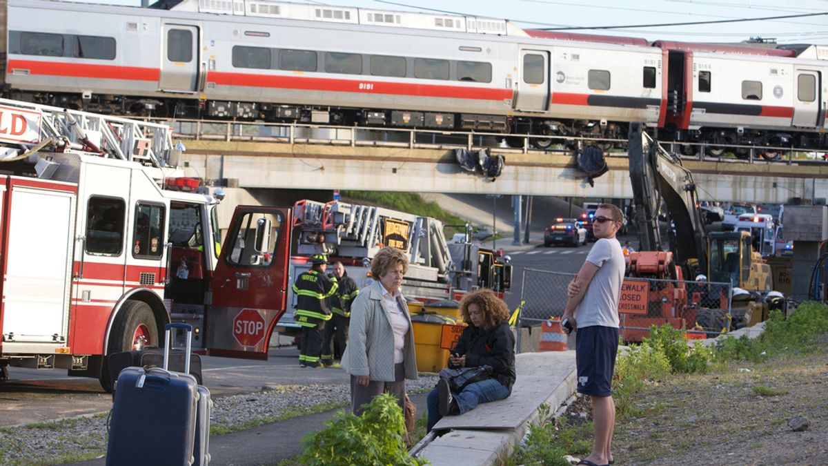 Al menos 60 heridos en un choque entre dos trenes en EEUU Al menos 60 heridos en un choque entre dos trenes en EEUU