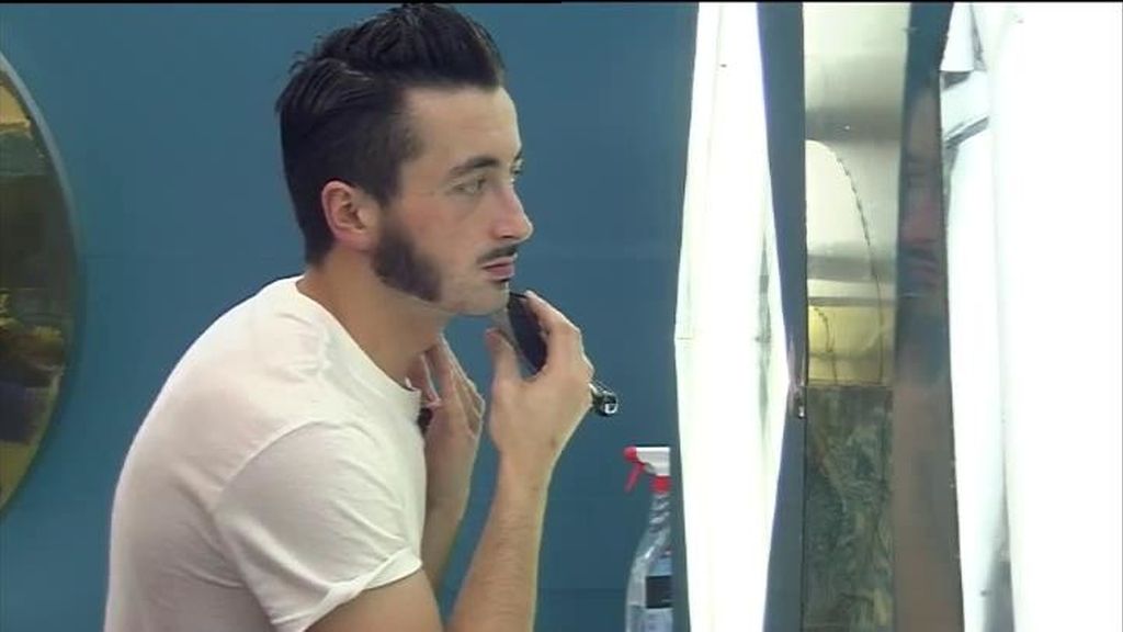 Aritz se afeita para la fiesta rocabilly de 'GH16'