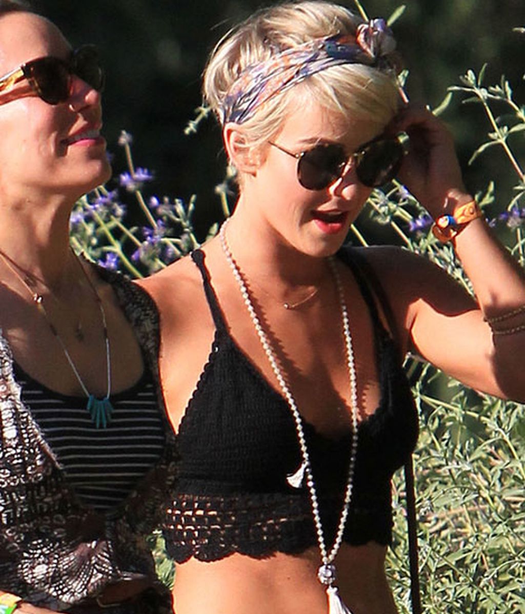 Julianne Hough con top de crochet