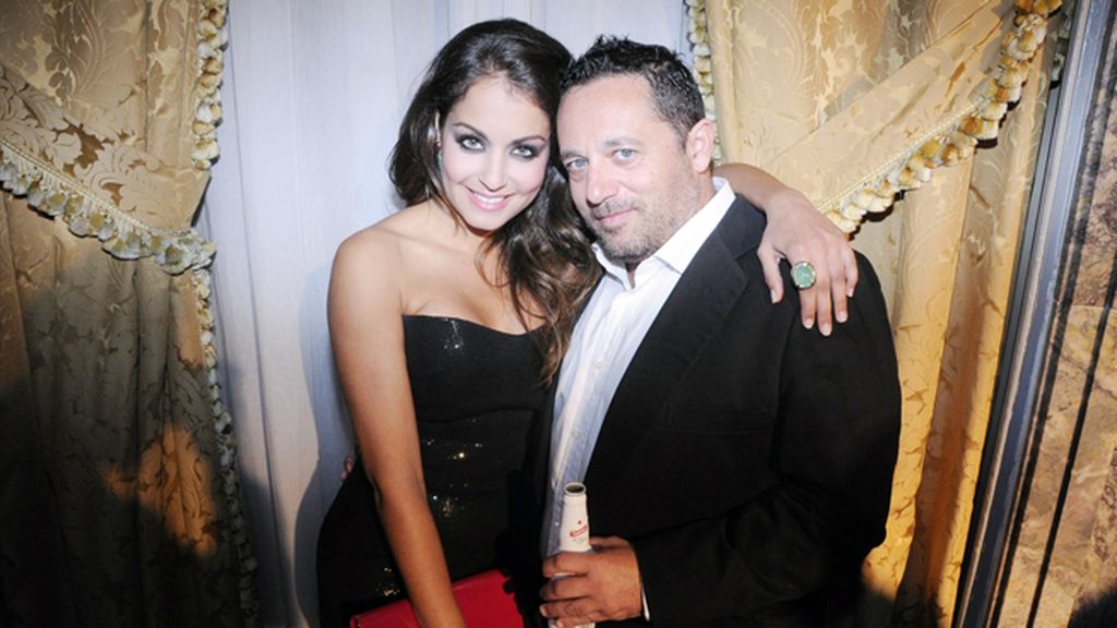 Hiba Abouk junto a Pepón Nieto