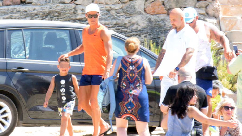 Se recupera de su lesión con su inseparable Ricardo Regufe y compañía