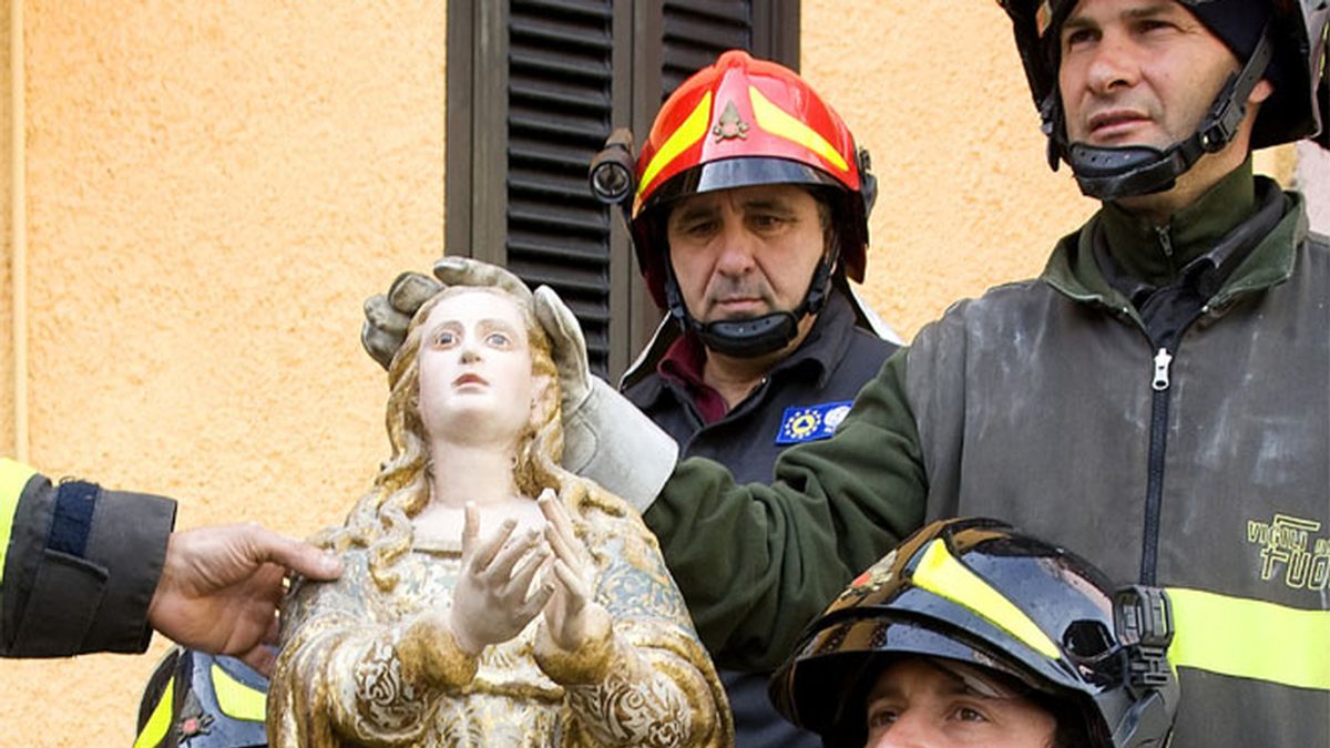 Italia, L'Aquila, ciudad devastada por el terremoto