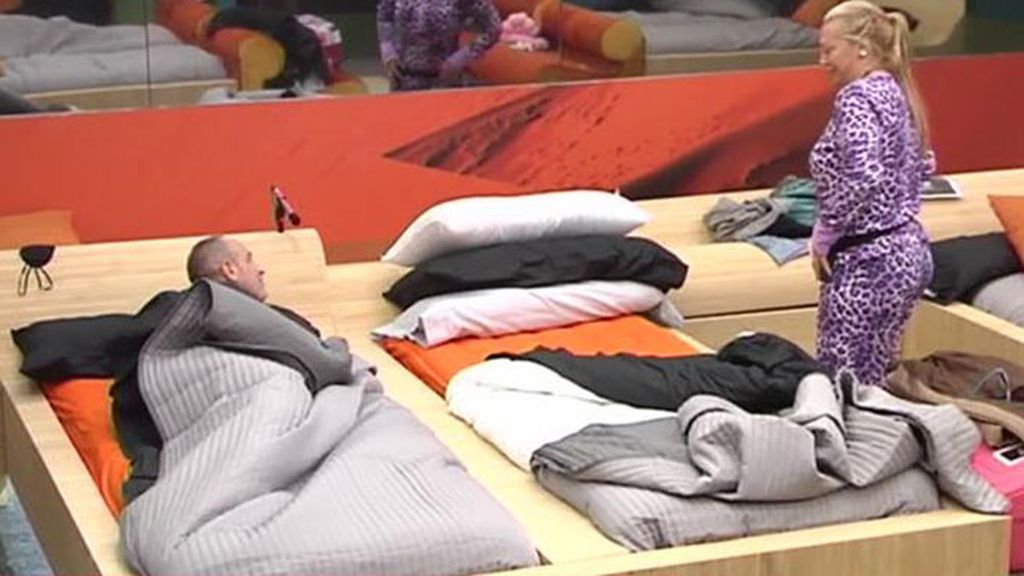 Luce un pijama con estampado animal