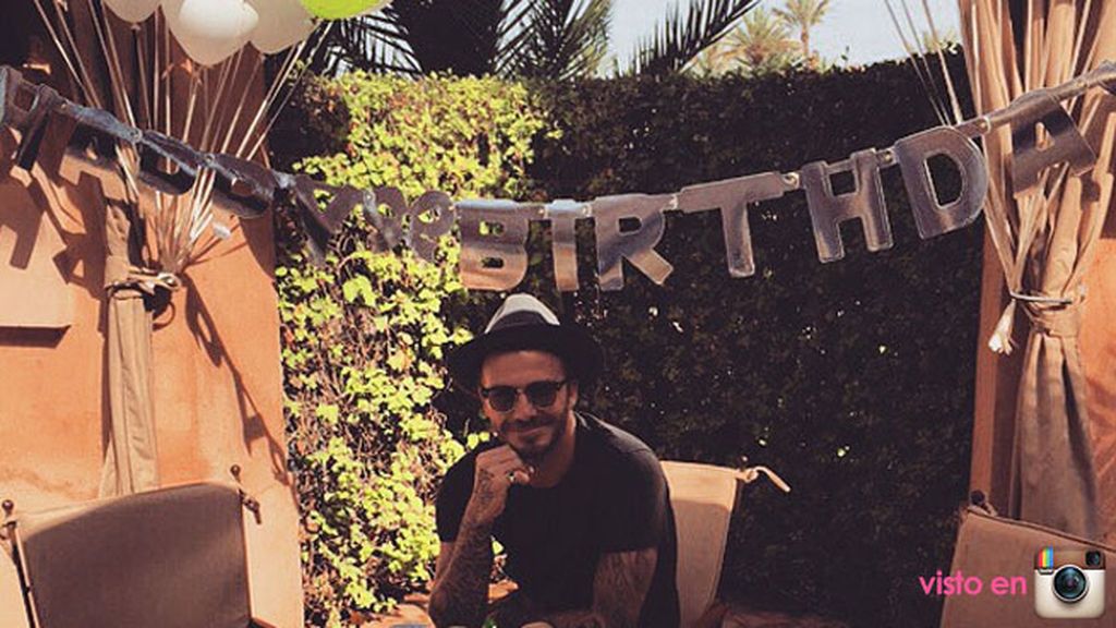 ¡No ha faltado la mesa decorada con guirnaldas, globos y confeti!