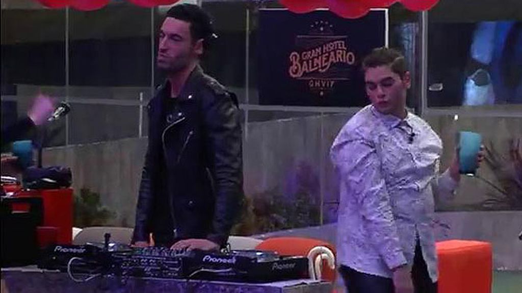 El amigo de Isa Pantoja se ha desmelenado