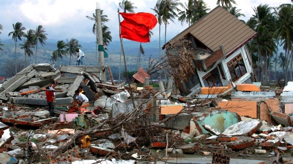 Más de cien muertos y quinientos heridos por un tsunami en Indonesia