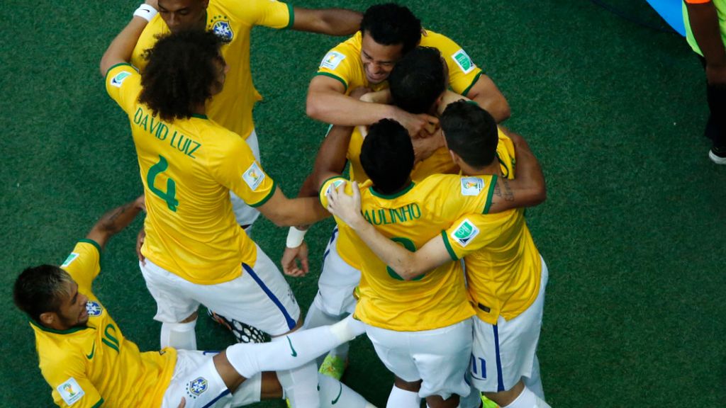 El '10' de Brasil acabó siendo retirado por lesión