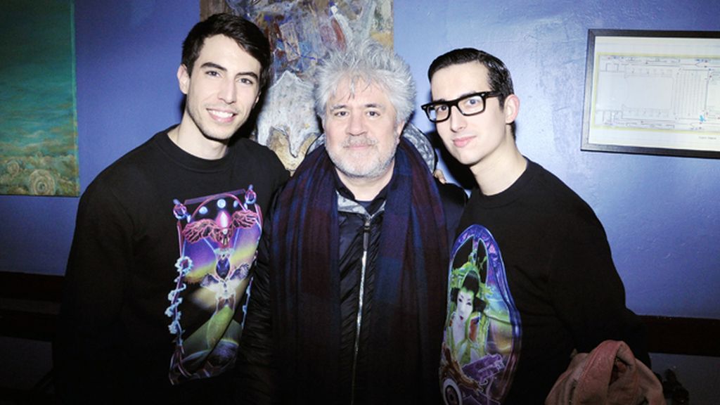 Posando con Pedro Almodóvar