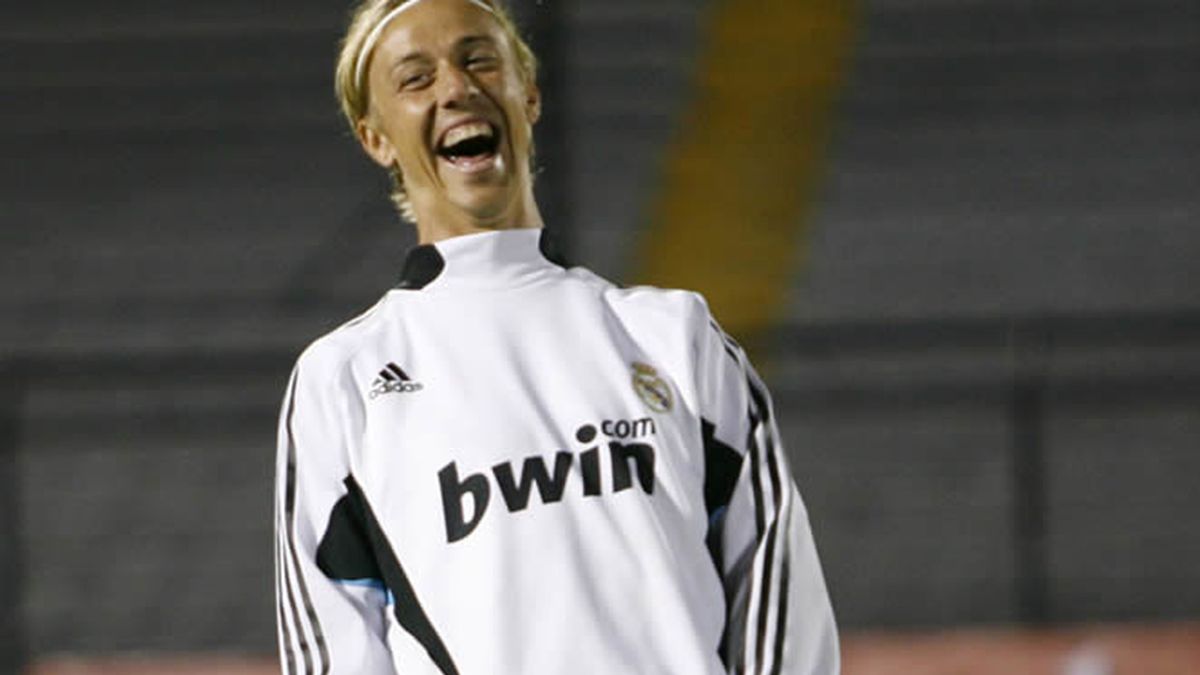 Guti, durante el calentamiento Guti, durante el calentamiento
