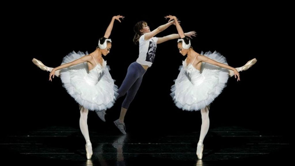 La actriz fue fotografiada mientras intentaba encestar la pelota