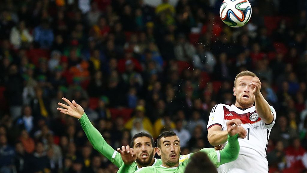 Mustafi estuvo a punto de evitar la prórroga con un cabezazo que no entró