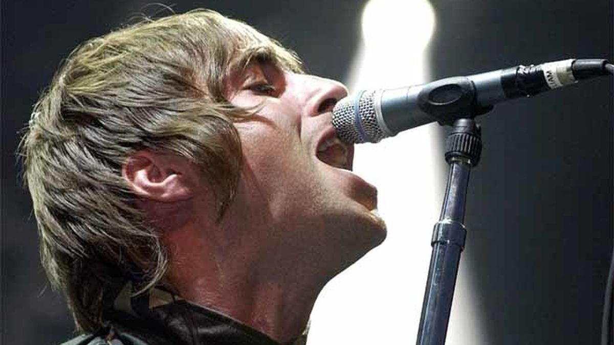 Liam Gallagher vocalista del grupo de rock británico "Oasis" en el 'Gurtenfestival' de Berna, Suiza.