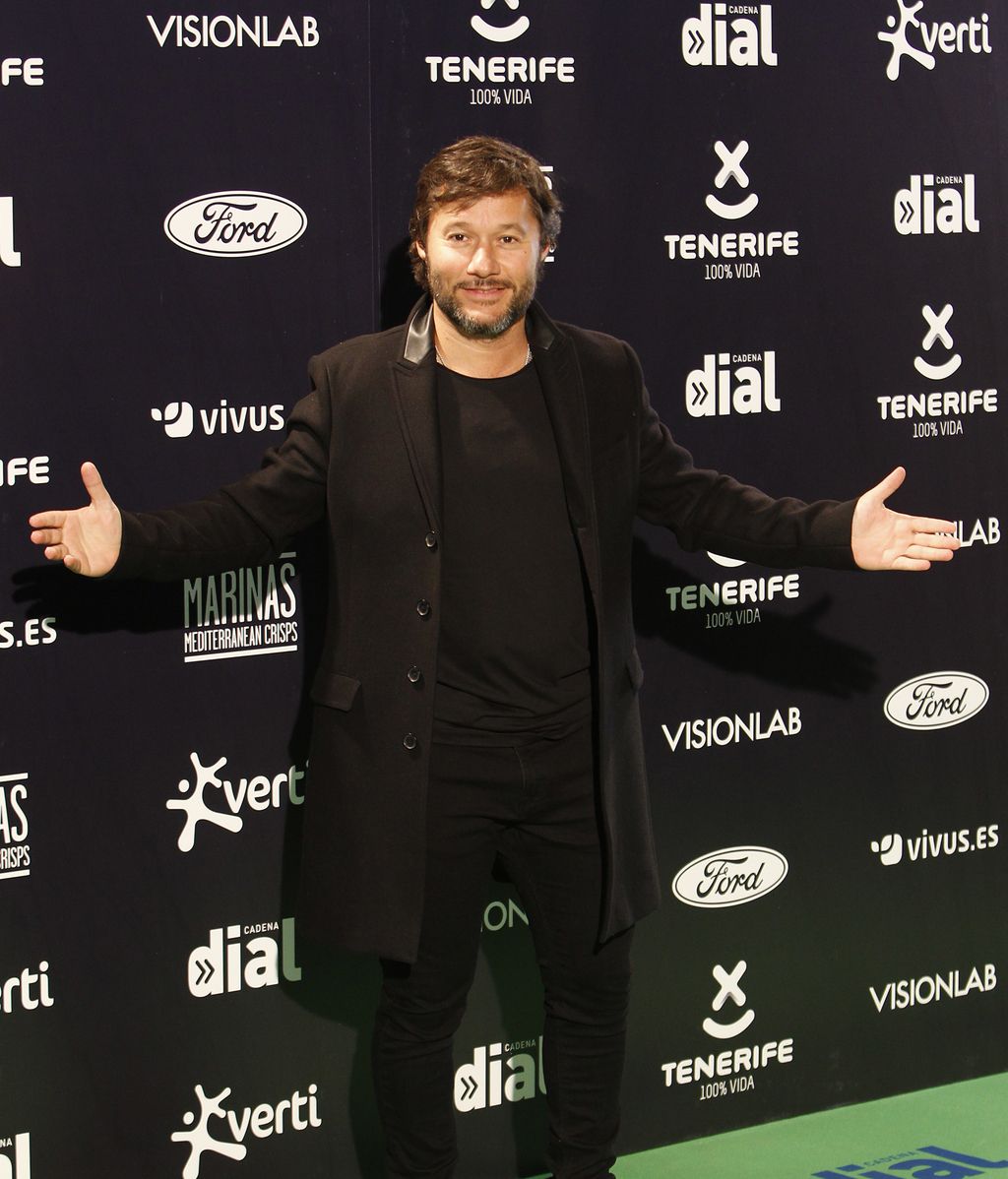 Diego Torres también de 'total black'