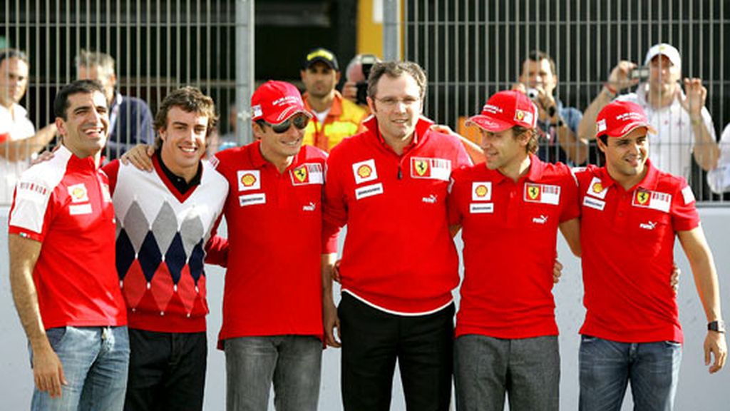 Fernando Alonso acude a su primer acto con Ferrari