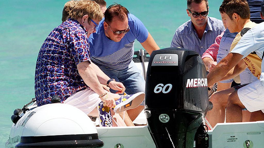 El cantante disfrutó de un paseo en zodiac