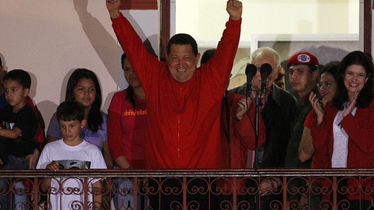 Hugo Chávez gana las elecciones por cuarta vez