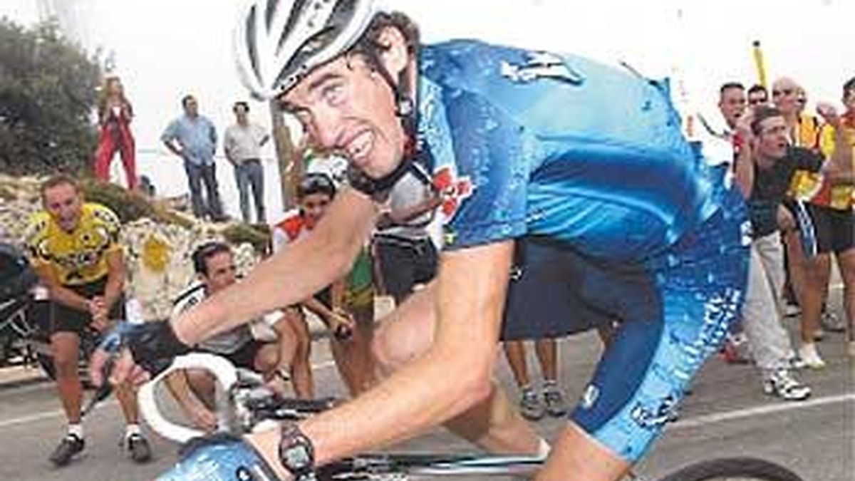El exciclista Isidro Nozal, herido grave en un choque frontal en Cantabria