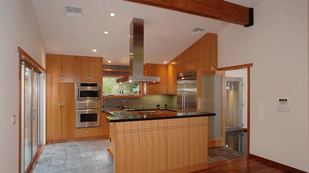 Ashton Kutcher vende su casa de soltero